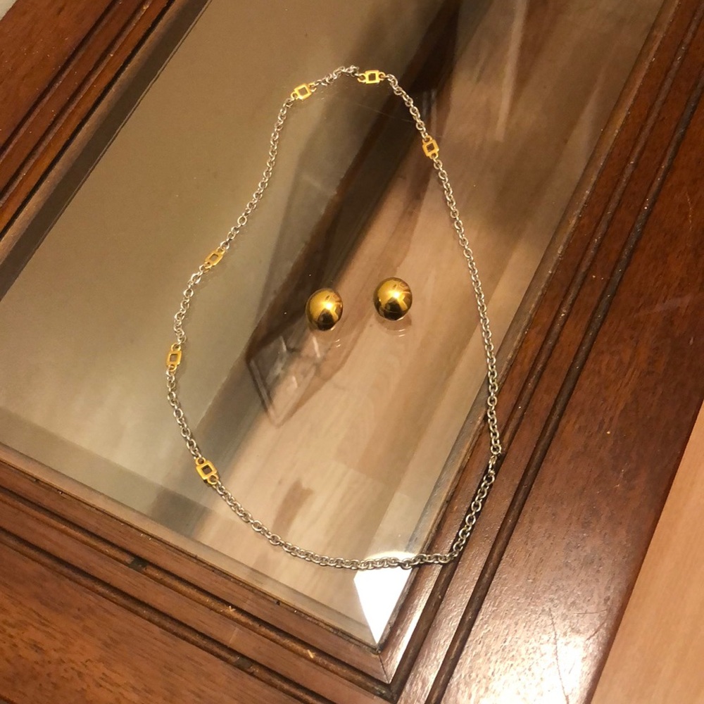 Women preowned necklace & Ear Rings